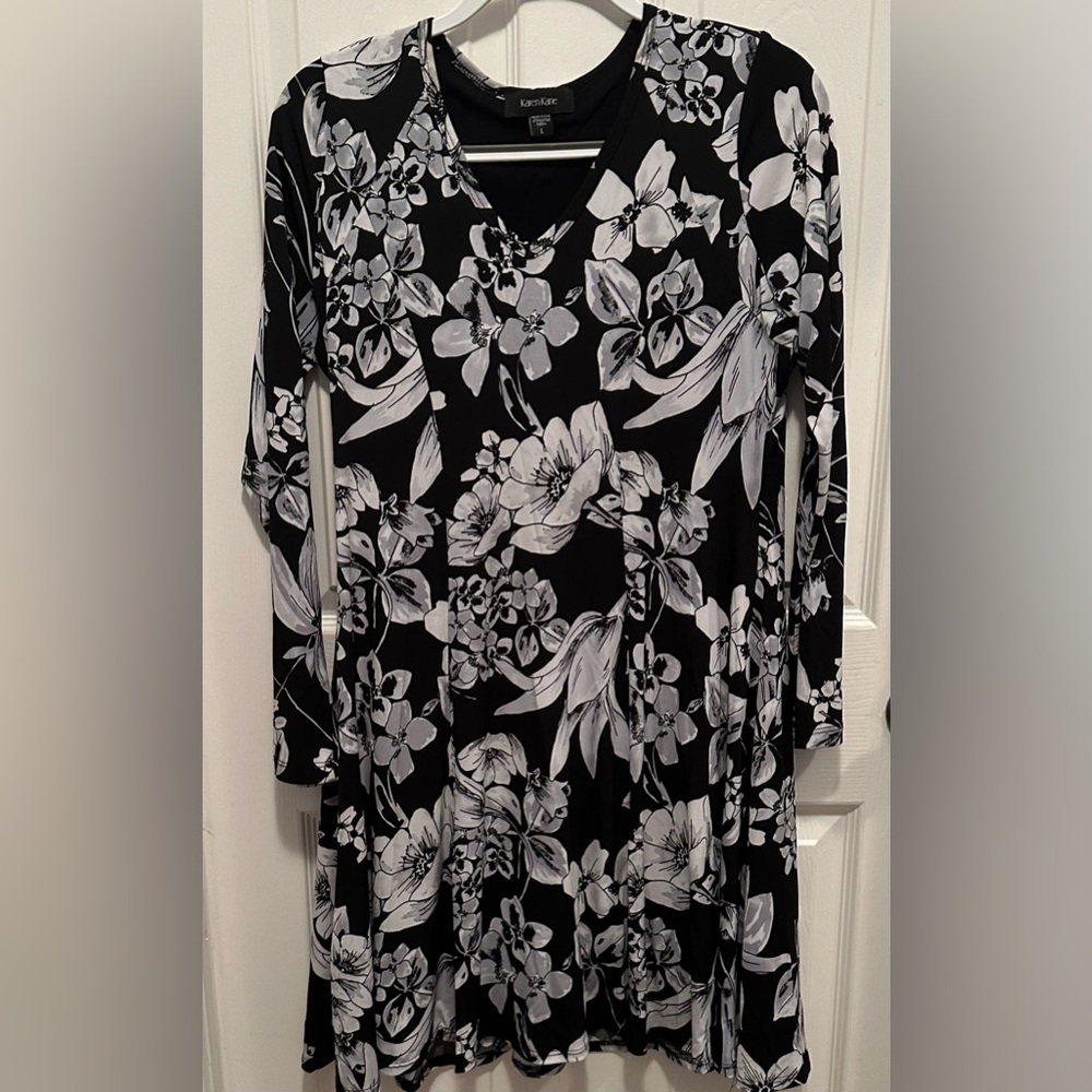 Karen Kane beautiful floral midi dress. Black and white combination Size Large.